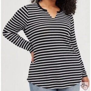 Torrid Black & White Stripe V Neck Long Sleeve Waffle Top Size M/L  00